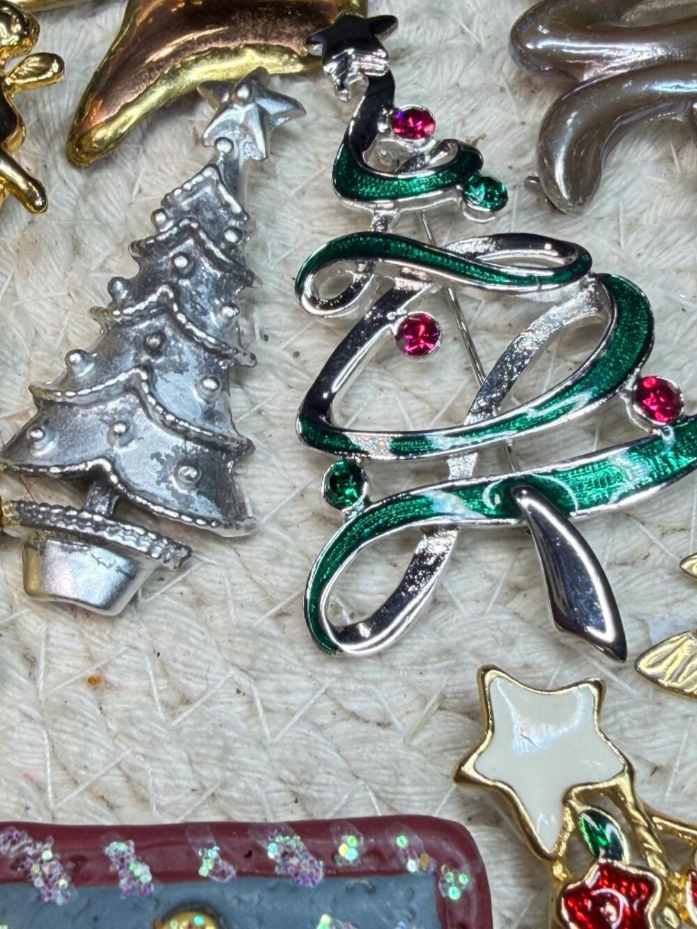 Christmas Tree Brooch Lot of 16 | Vintage Modern | Jewelry Tree Craft Collection - Picture 12 of 15